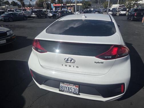 2020 Hyundai IONIQ Hybrid SE