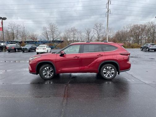 2024 Toyota Highlander Hybrid XLE
