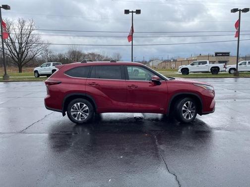 2024 Toyota Highlander Hybrid XLE