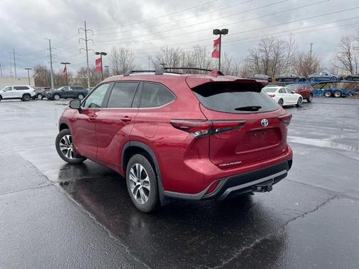 2024 Toyota Highlander Hybrid XLE