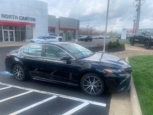 Midnight Black Metallic 2023 Toyota Camry SE