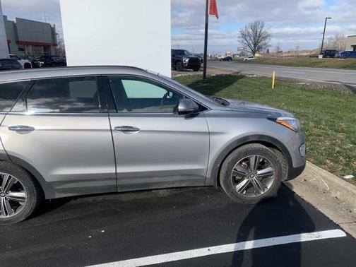 2016 Hyundai SANTA FE SE