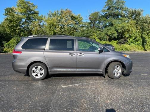 2012 Toyota Sienna LE