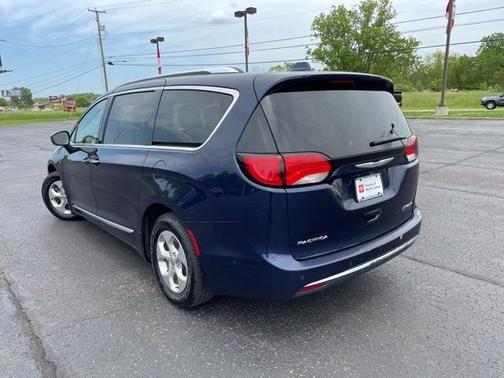 2017 Chrysler Pacifica Hybrid Platinum