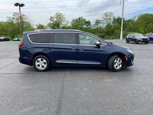 2017 Chrysler Pacifica Hybrid Platinum