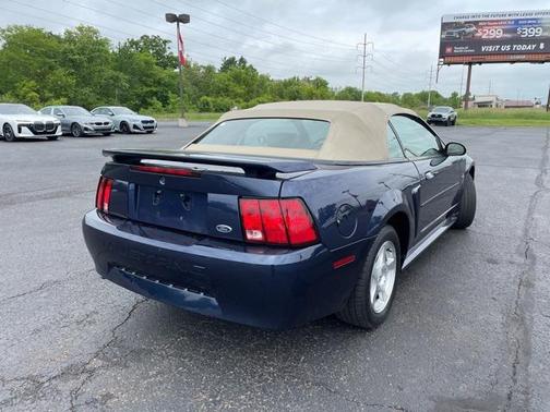 2003 Ford Mustang Deluxe