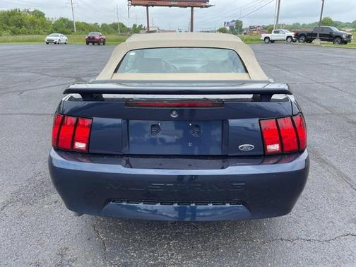 2003 Ford Mustang Deluxe