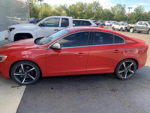 2016 Volvo S60 T6 Drive-E R-Design Platinum