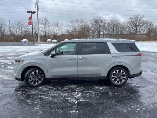 2024 Kia Carnival EX