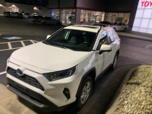2020 Toyota RAV4 Hybrid XLE