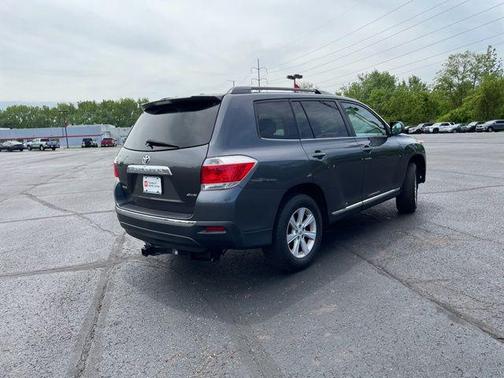 Magnetic Gray Metallic 2012 Toyota Highlander SE