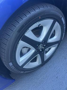 2017 Toyota Prius Four Touring