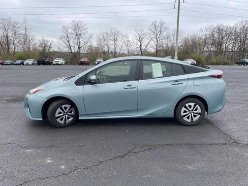 2016 Toyota Prius Three