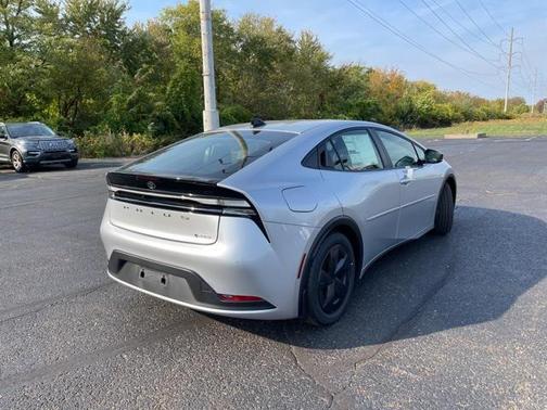 2026 Toyota Prius Plug-In Hybrid SE