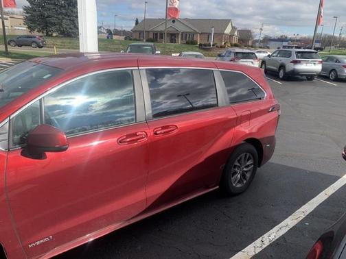 2021 Toyota Sienna LE