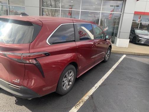 2021 Toyota Sienna LE