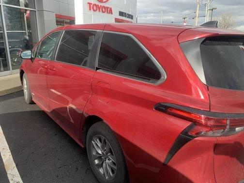 2021 Toyota Sienna LE