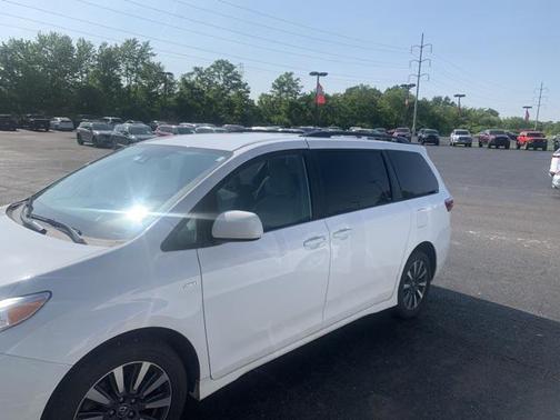 2019 Toyota Sienna LE