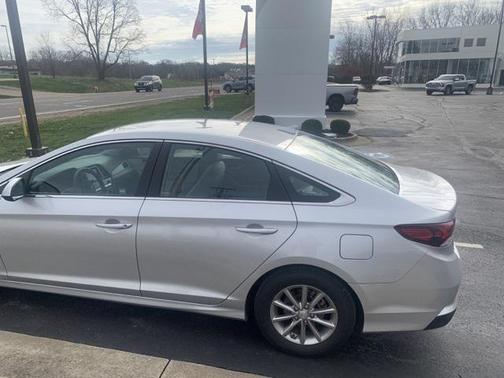 2018 Hyundai SONATA SE