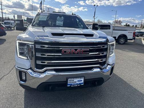 White 2022 GMC Sierra 1500 SLE