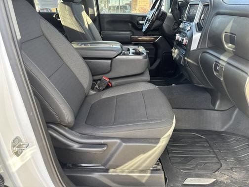 White 2022 GMC Sierra 1500 SLE