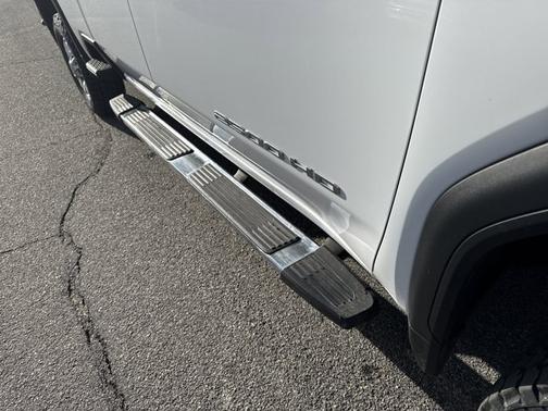 White 2022 GMC Sierra 1500 SLE