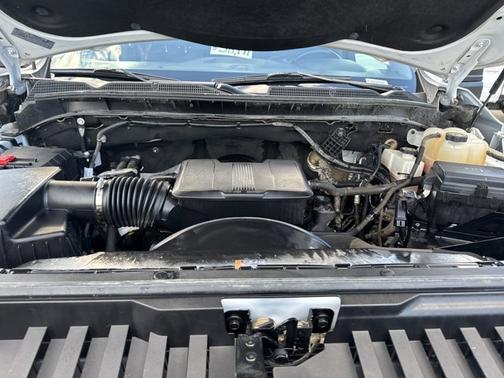 White 2022 GMC Sierra 1500 SLE