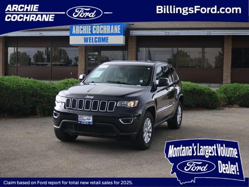 Diamond Black Crystal Pearlcoat 2022 Jeep Grand Cherokee Laredo