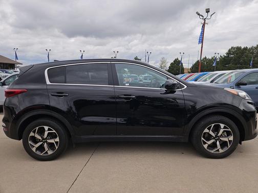 Black Cherry 2022 Kia Sportage LX