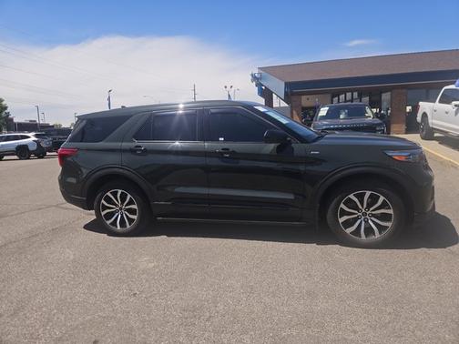 FORGED GREEN METALLIC 2022 Ford Explorer ST-LINE