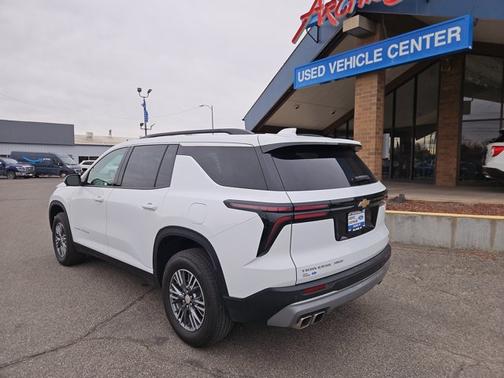 2024 Chevrolet Traverse LT