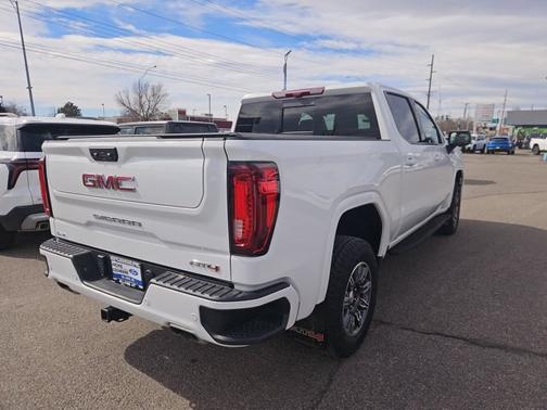 Summit White 2024 GMC Sierra 1500 AT4