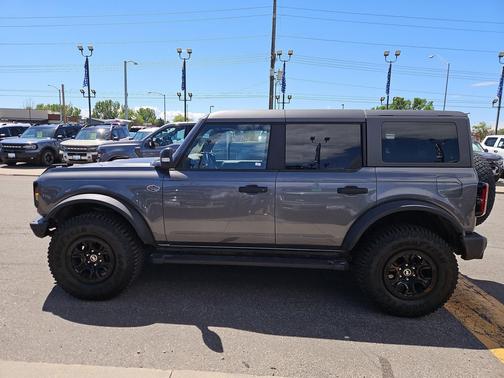 CARBONIZED GRAY METALLIC 2024 Ford Bronco Wildtrak
