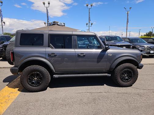 CARBONIZED GRAY METALLIC 2024 Ford Bronco Wildtrak