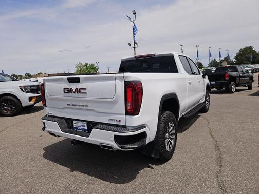 Summit White 2022 GMC Sierra 1500 AT4