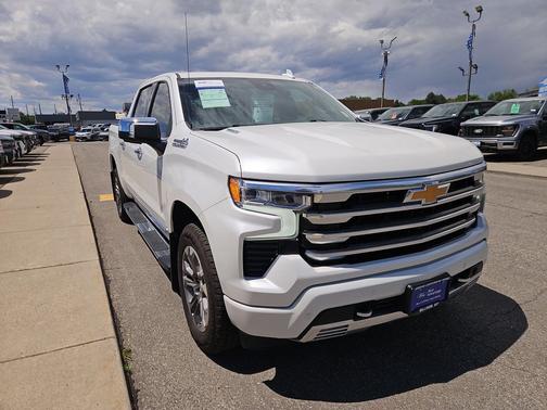 Pearl 2025 Chevrolet Silverado 1500 High Country