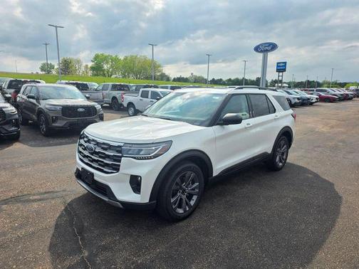 Star White Metallic Tri-Coat 2026 Ford Explorer Active