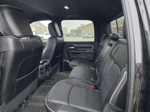 2023 RAM 2500 Laramie Crew Cab 4x4 6'4' Box