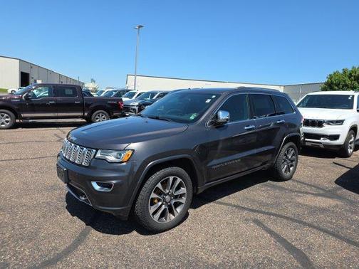 Granite Crystal Metallic Clearcoat 2018 Jeep Grand Cherokee Overland