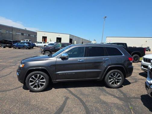 Granite Crystal Metallic Clearcoat 2018 Jeep Grand Cherokee Overland