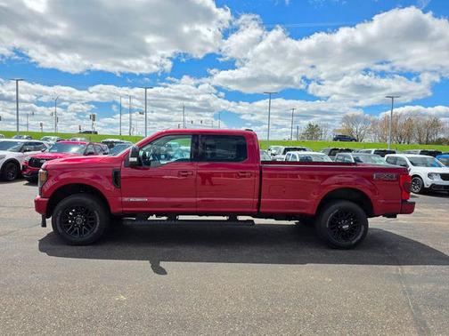 Rapid Red Metallic Tinted Clearcoat 2022 Ford F-350 Lariat