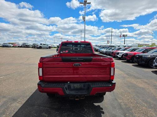Rapid Red Metallic Tinted Clearcoat 2022 Ford F-350 Lariat