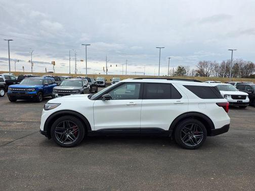 Star White Metallic Tri-Coat 2025 Ford Explorer ST