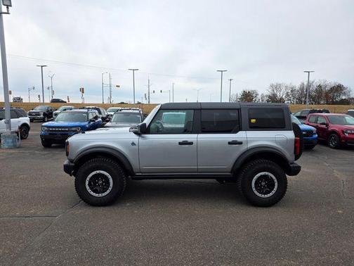 Iconic Silver Metallic 2024 Ford Bronco Black Diamond