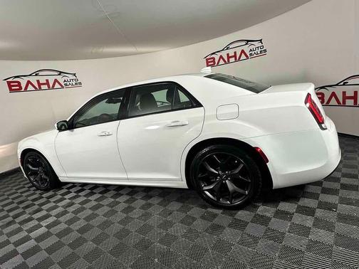 2021 Chrysler 300 Touring