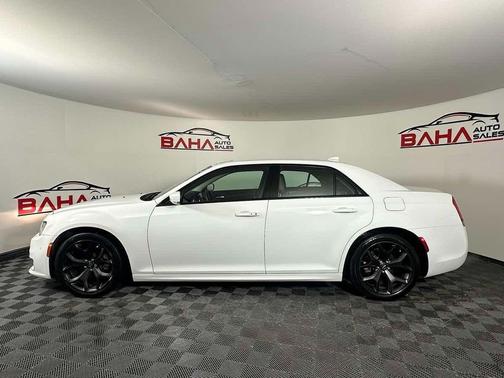 2021 Chrysler 300 Touring