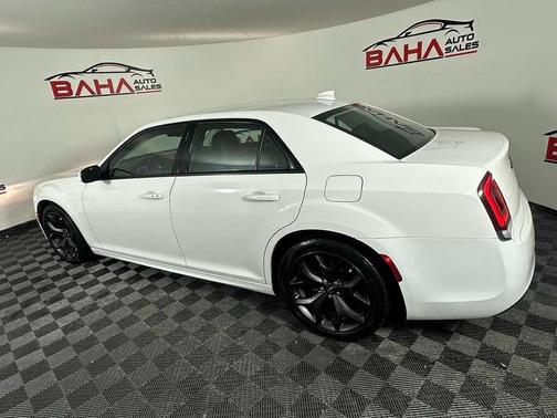 2021 Chrysler 300 Touring