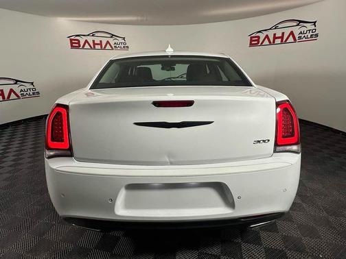 2021 Chrysler 300 Touring