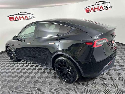 2022 Tesla Model Y Long Range Dual Motor All-Wheel Drive
