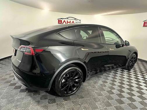 2022 Tesla Model Y Long Range Dual Motor All-Wheel Drive